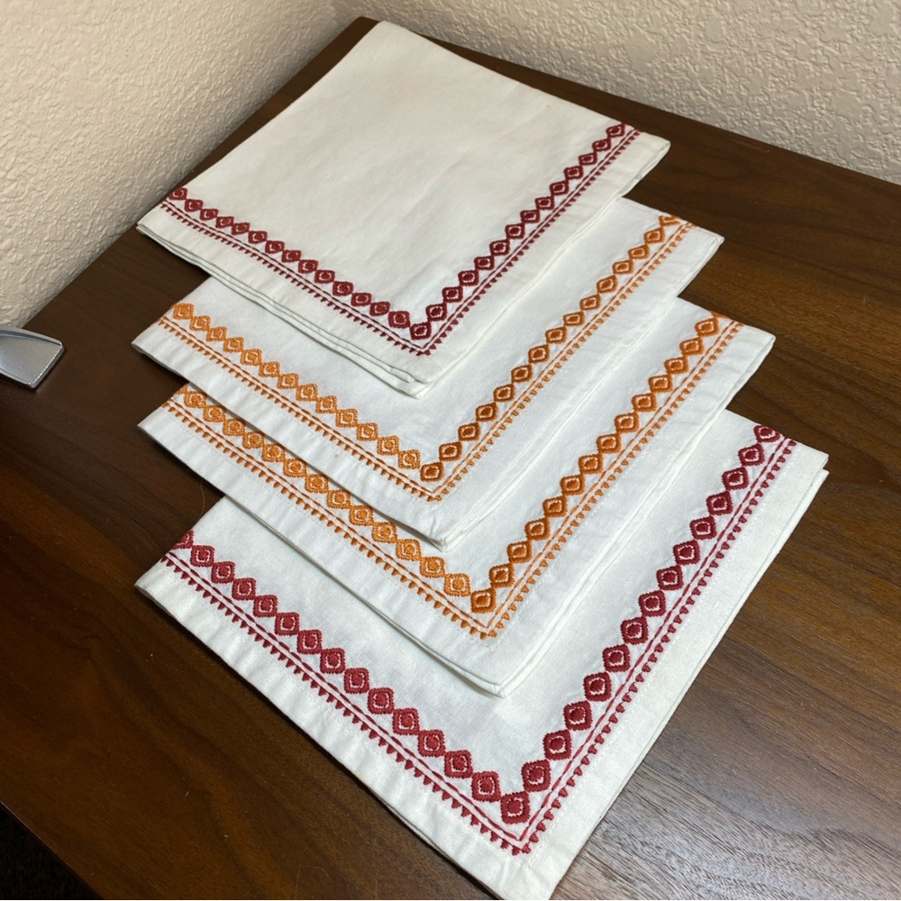 Vintage Pottery Barn (4) Linen Cotton Napkins White Embroidered Border 18x18"